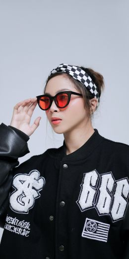 girl with glasses Wallpaper 720x1440