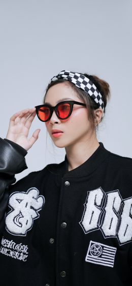 girl with glasses Wallpaper 1080x2340