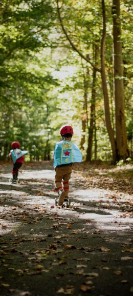 Child on a skateboard Wallpaper 720x1600