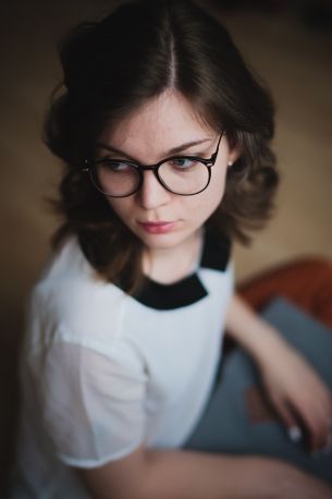 girl with glasses Wallpaper 2357x3542