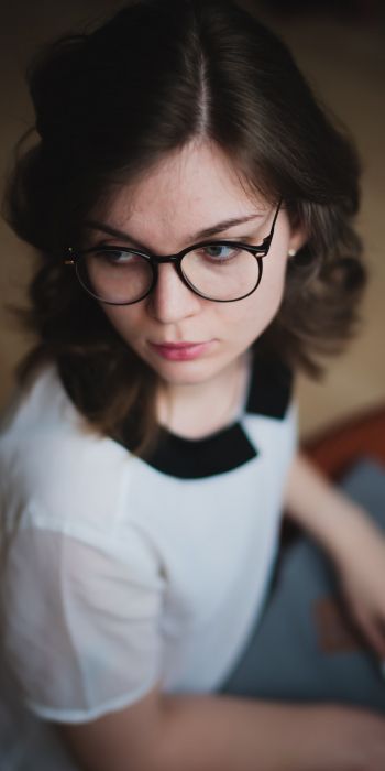 girl with glasses Wallpaper 720x1440