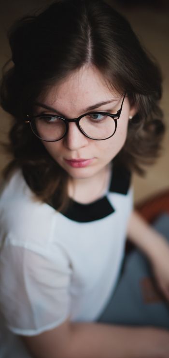 girl with glasses Wallpaper 1440x3040