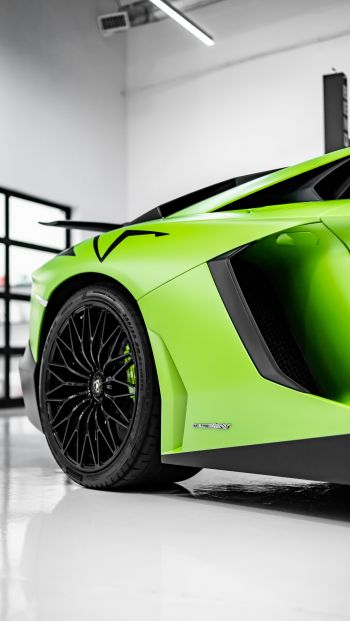 green sports car Wallpaper 640x1136