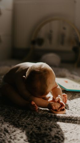 baby fell asleep Wallpaper 640x1136