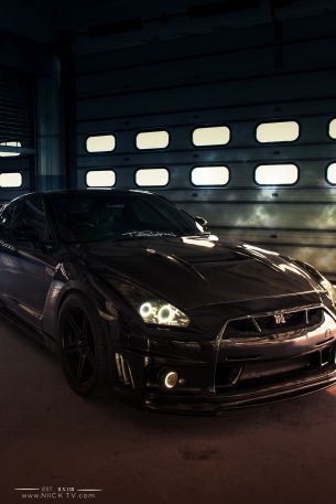 Обои 640x960 NIssan Skyline GTR R35, мустанг, спортивная машина