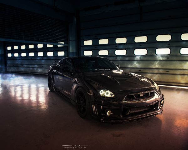 Обои 1280x1024 NIssan Skyline GTR R35, мустанг, спортивная машина