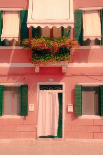 Burano, Venice, metropolitan city of venice, Italy Wallpaper 640x960