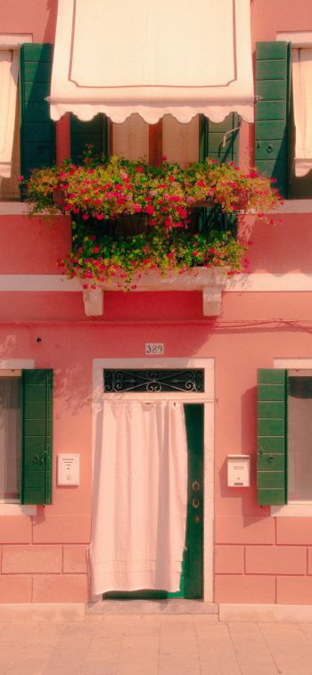 Burano, Venice, metropolitan city of venice, Italy Wallpaper 1284x2778