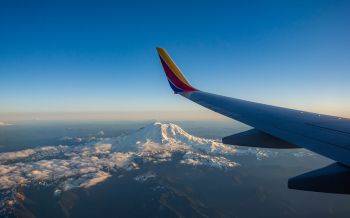 airplane wing, flight, Mount Rainier Wallpaper 2560x1600