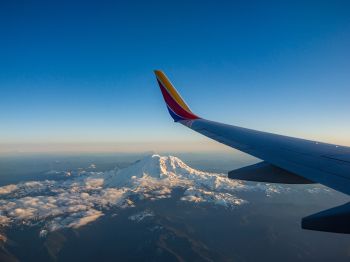 airplane wing, flight, Mount Rainier Wallpaper 1024x768