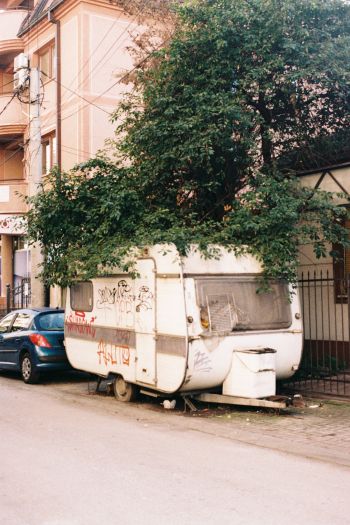 Обои 640x960 Скопье, Северная Македония, дом на колёсах