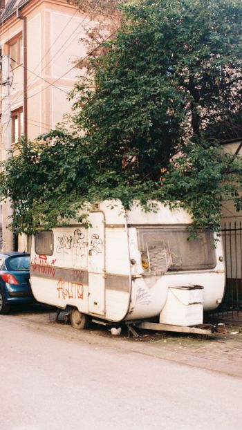 Обои 1080x1920 Скопье, Северная Македония, дом на колёсах