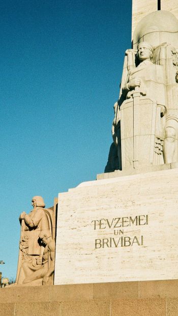 Обои 640x1136 Памятник Свободы, Рига, Латвия, достопримечательность