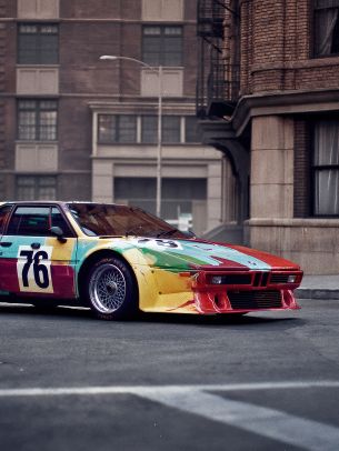 Обои 1536x2048 BMW M1, дрифт, улица