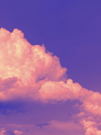 Обои 1536x2048 фиолетовое небо, кучевые облака, фиолетовый