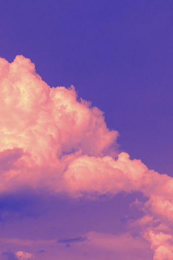 Обои 640x960 фиолетовое небо, кучевые облака, фиолетовый
