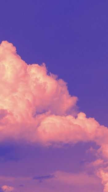 Обои 1080x1920 фиолетовое небо, кучевые облака, фиолетовый