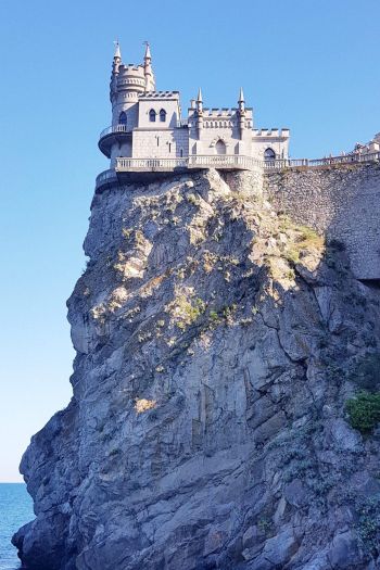 Swallow's nest, castle, Crimea Wallpaper 640x960
