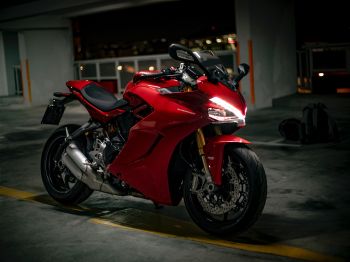 Обои 800x600 Ducati SuperSport