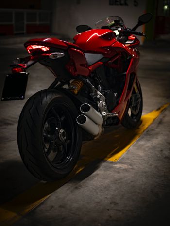 Обои 2048x2732 Ducati SuperSport