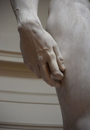 Обои 1640x2360 рука, скульптура, статуя