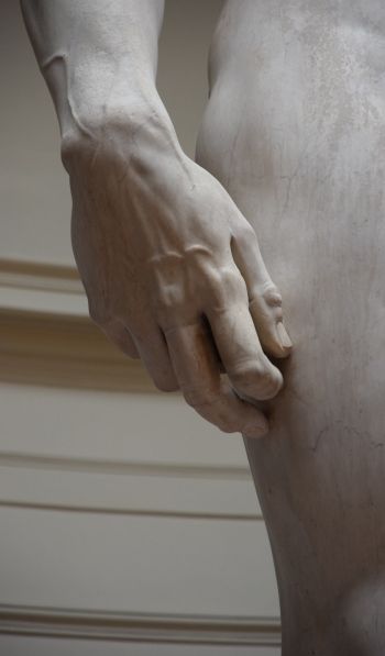 Обои 600x1024 рука, скульптура, статуя