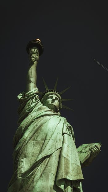 Обои 1440x2560 Статуя Свободы, Нью-Йорк, черный
