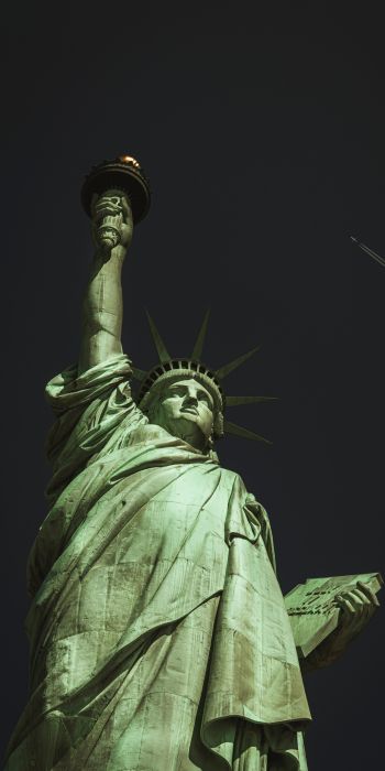Обои 720x1440 Статуя Свободы, Нью-Йорк, черный
