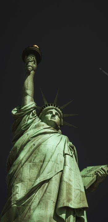Обои 1440x2960 Статуя Свободы, Нью-Йорк, черный
