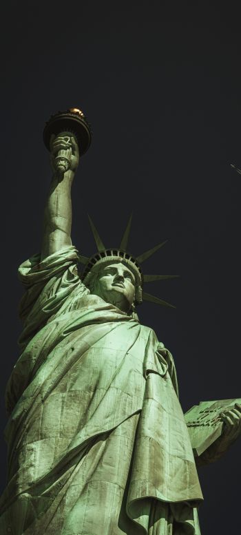 Обои 1440x3200 Статуя Свободы, Нью-Йорк, черный