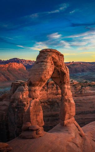 Delicate Arch, Utah, USA Wallpaper 800x1280