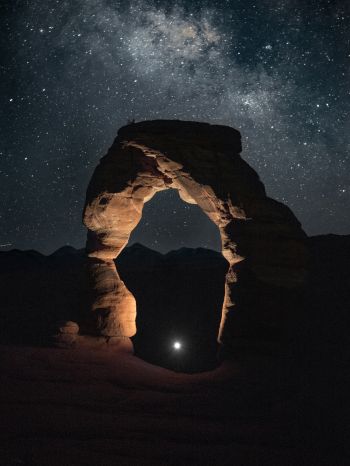 Delicate Arch, Utah, night Wallpaper 1620x2160