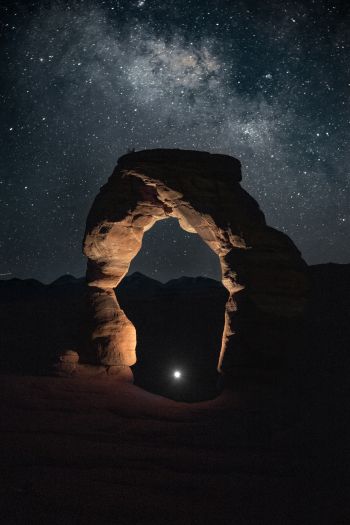 Delicate Arch, Utah, night Wallpaper 640x960