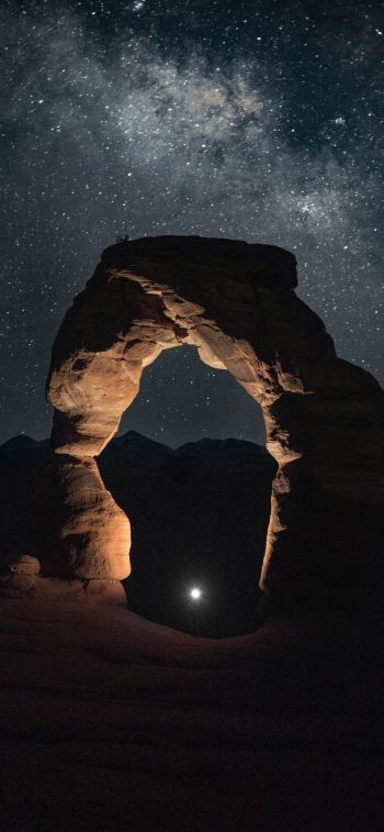 Delicate Arch, Utah, night Wallpaper 1170x2532