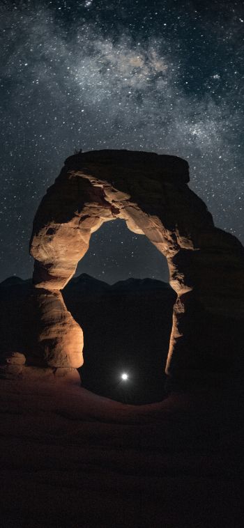 Delicate Arch, Utah, night Wallpaper 1080x2340
