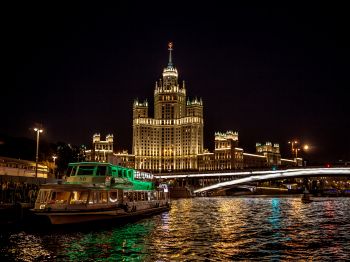 Moscow, river, Stalin skyscraper Wallpaper 1024x768