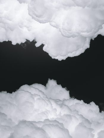 Обои 1668x2224 кучевые облака, черный и белый
